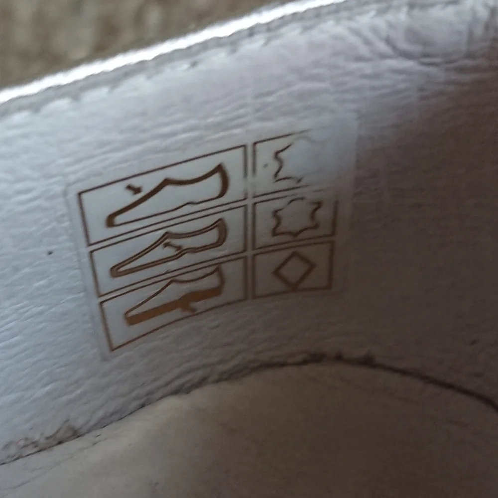 Children's Classics Silver Leather Mary Jane Shoes size 10